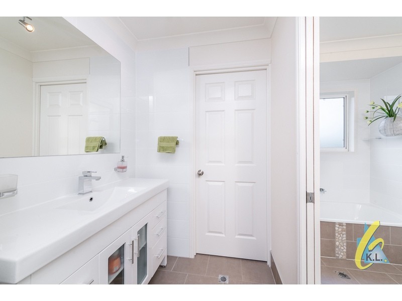 19 Tanderra Way, Karana Downs QLD 4306