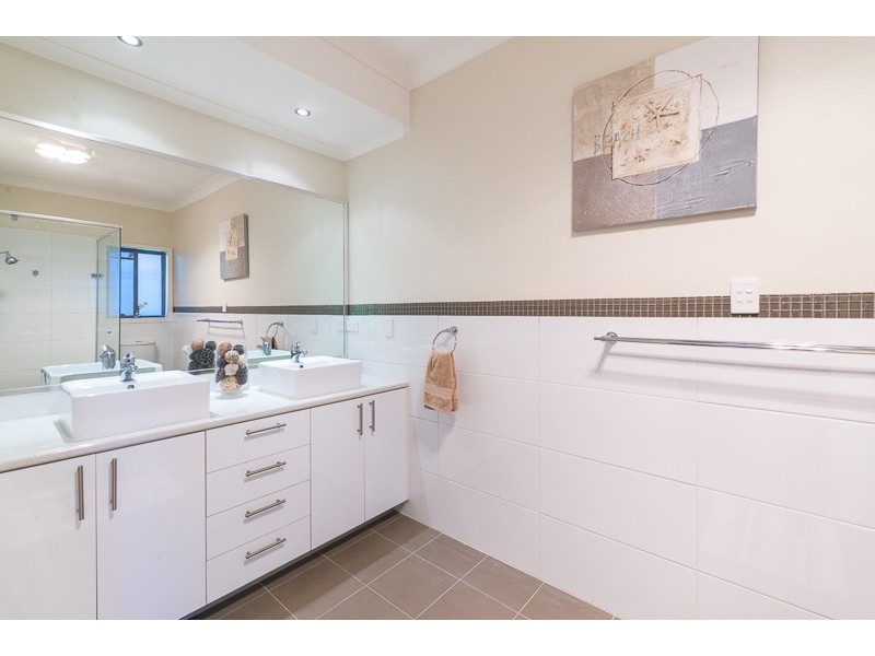 4 Softwind Court, Kenmore Hills QLD 4069