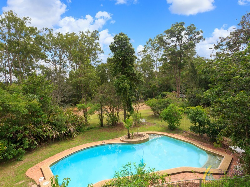 60 Kailua Street, Brookfield QLD 4069