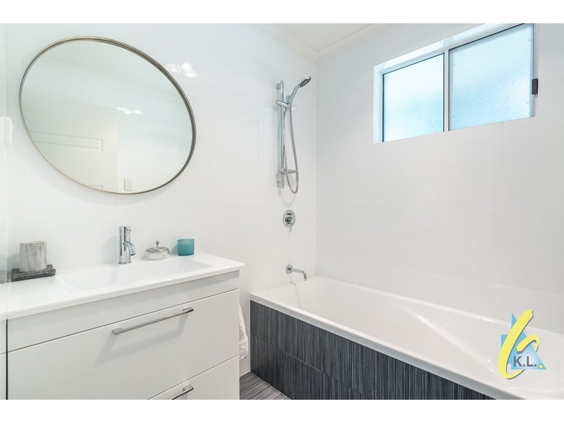 18 Queensborough Parade, Karalee QLD 4306