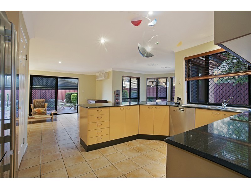 12 Joseph Place, Sinnamon Park QLD 4073