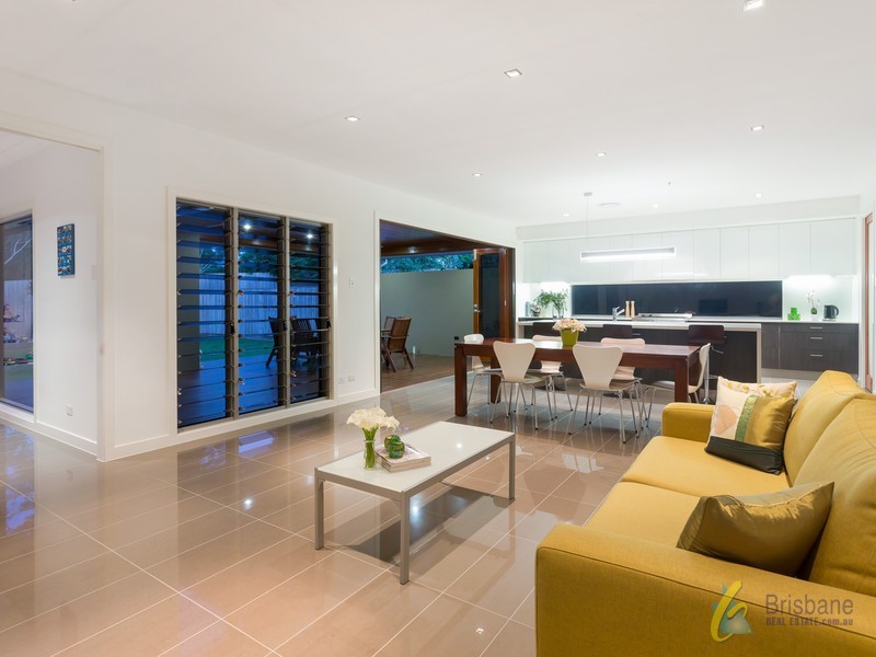 12 Lorikeet Cl, Fig Tree Pocket QLD 4069