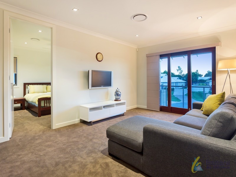 12 Lorikeet Cl, Fig Tree Pocket QLD 4069