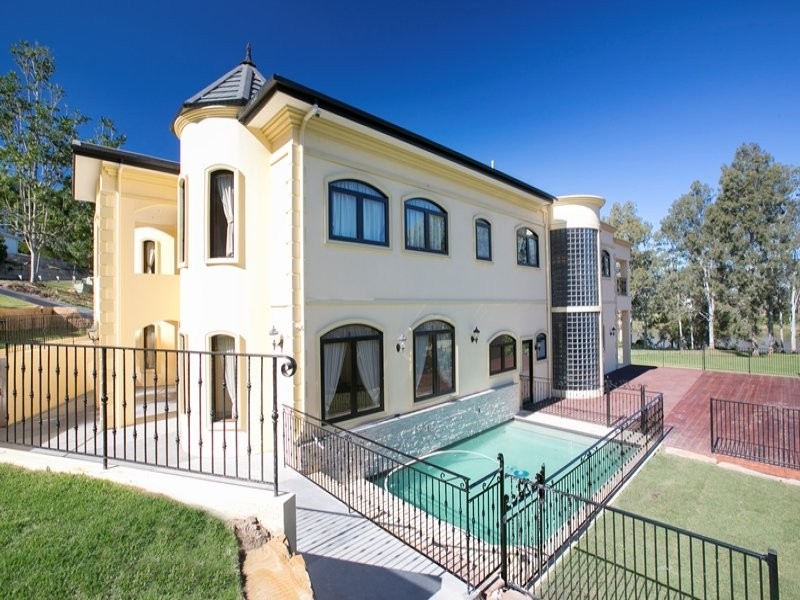 27 Robertson Place, Fig Tree Pocket QLD 4069
