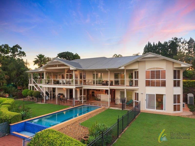 26 Westridge Street, Brookfield QLD 4069