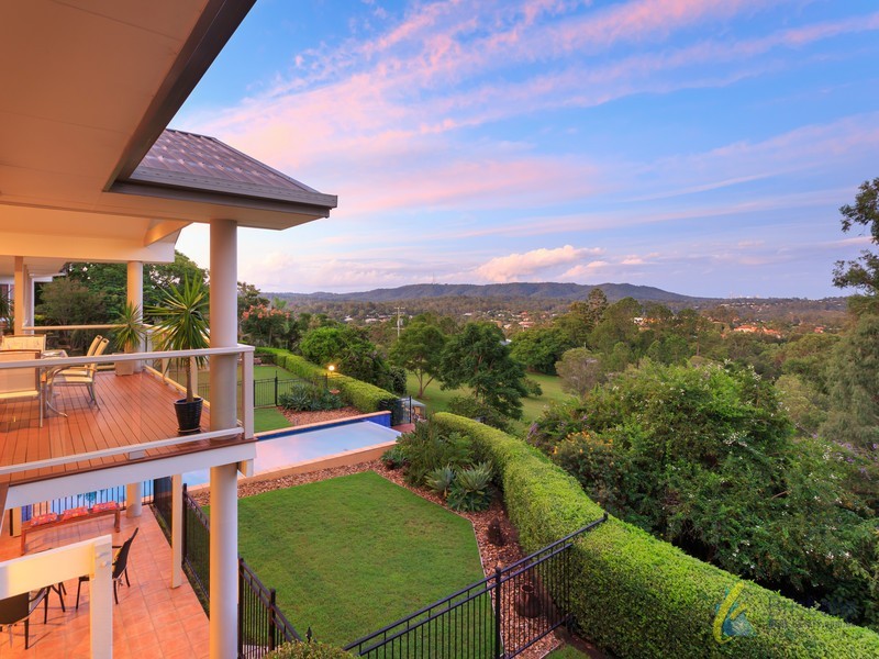 26 Westridge Street, Brookfield QLD 4069