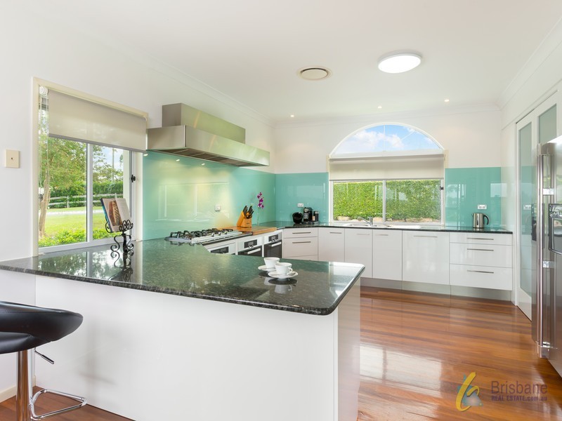 26 Westridge Street, Brookfield QLD 4069