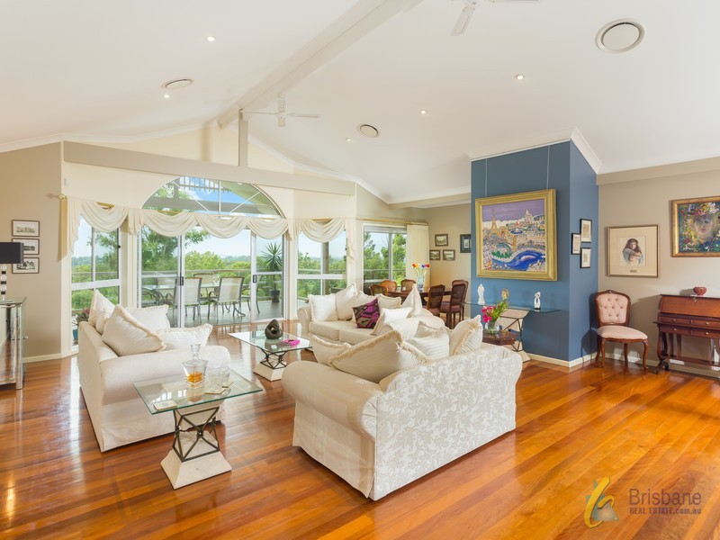 26 Westridge Street, Brookfield QLD 4069