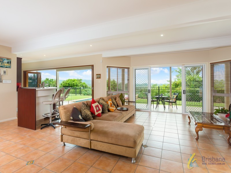 26 Westridge Street, Brookfield QLD 4069