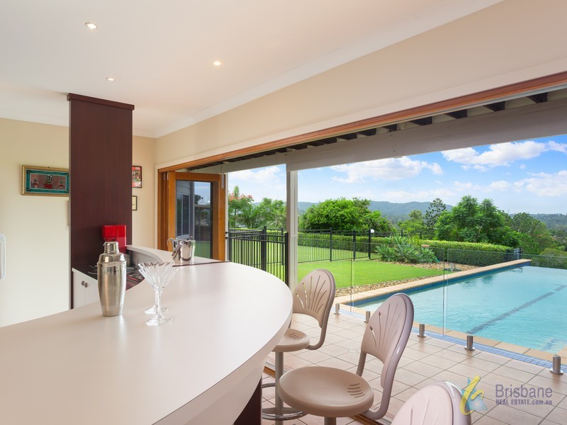 26 Westridge Street, Brookfield QLD 4069