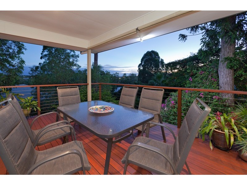 11 Robertson Place, Fig Tree Pocket QLD 4069