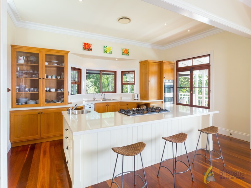 218 Moons Lane, Brookfield QLD 4069
