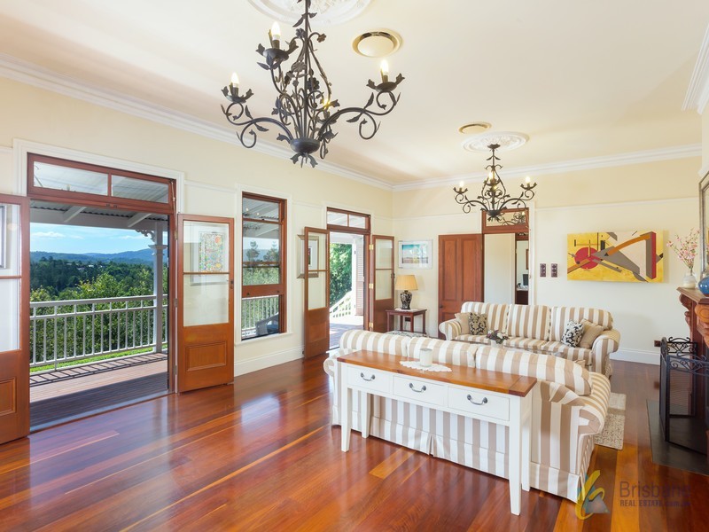 218 Moons Lane, Brookfield QLD 4069
