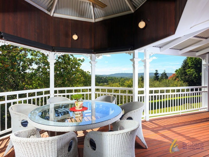 218 Moons Lane, Brookfield QLD 4069