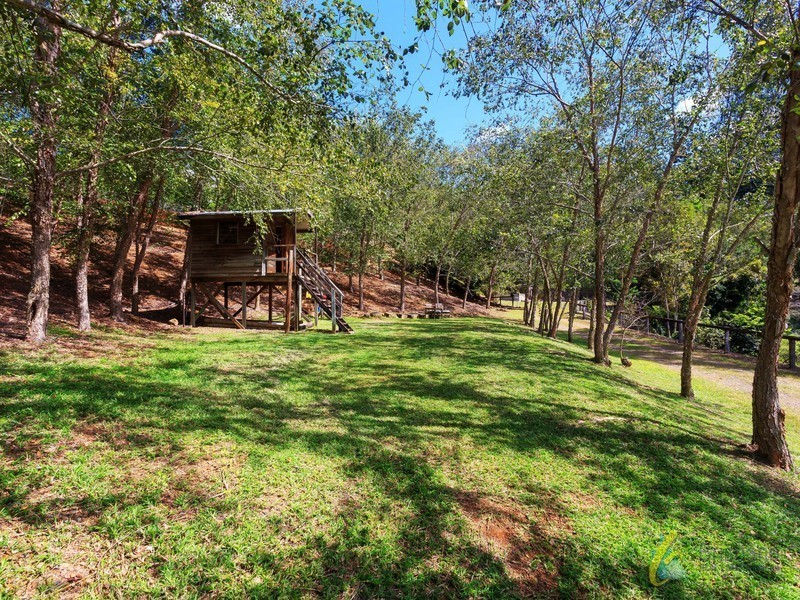 218 Moons Lane, Brookfield QLD 4069