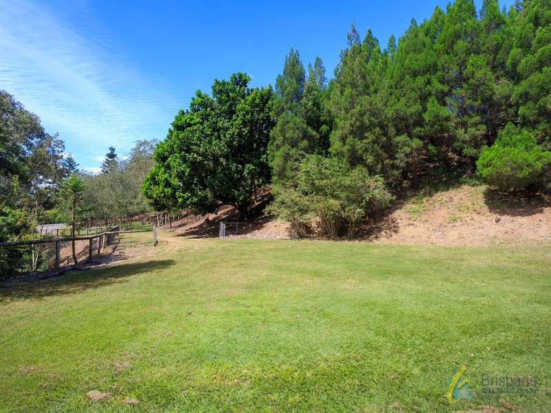 218 Moons Lane, Brookfield QLD 4069