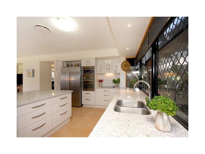 16 Leuneah Lane, Karana Downs QLD 4306