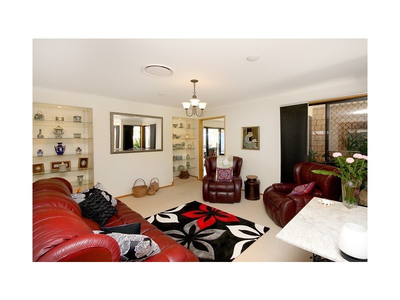 16 Leuneah Lane, Karana Downs QLD 4306
