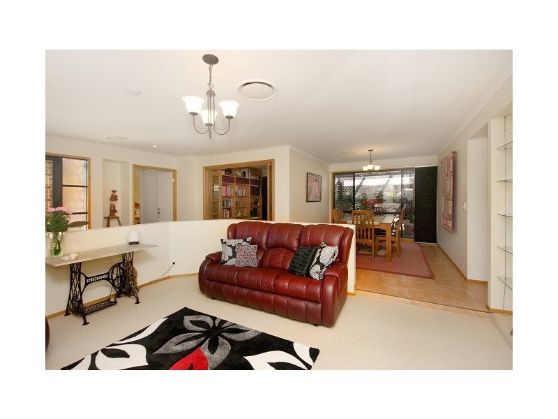 16 Leuneah Lane, Karana Downs QLD 4306
