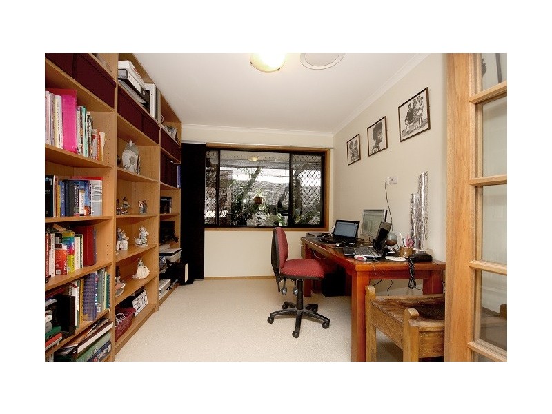 16 Leuneah Lane, Karana Downs QLD 4306