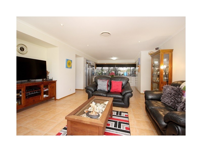 16 Leuneah Lane, Karana Downs QLD 4306