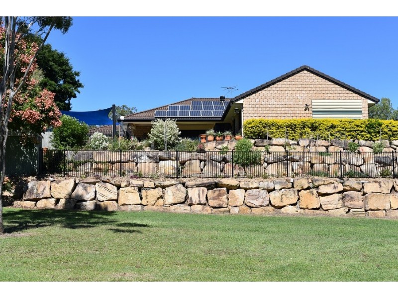 16 Leuneah Lane, Karana Downs QLD 4306