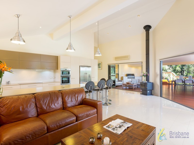 19 Satin Wood Place, Chapel Hill QLD 4069