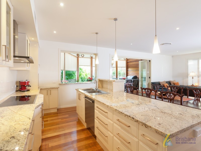 27 Gordon Tce, Indooroopilly QLD 4068