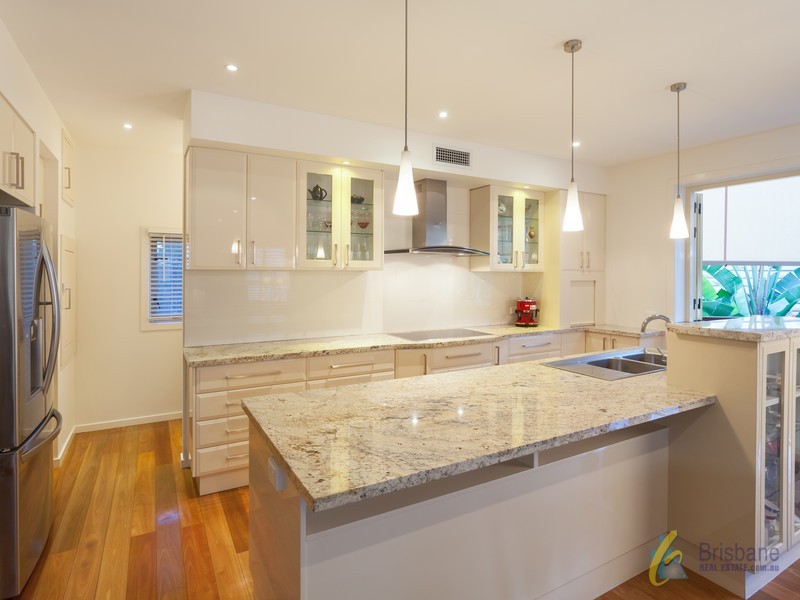 27 Gordon Tce, Indooroopilly QLD 4068