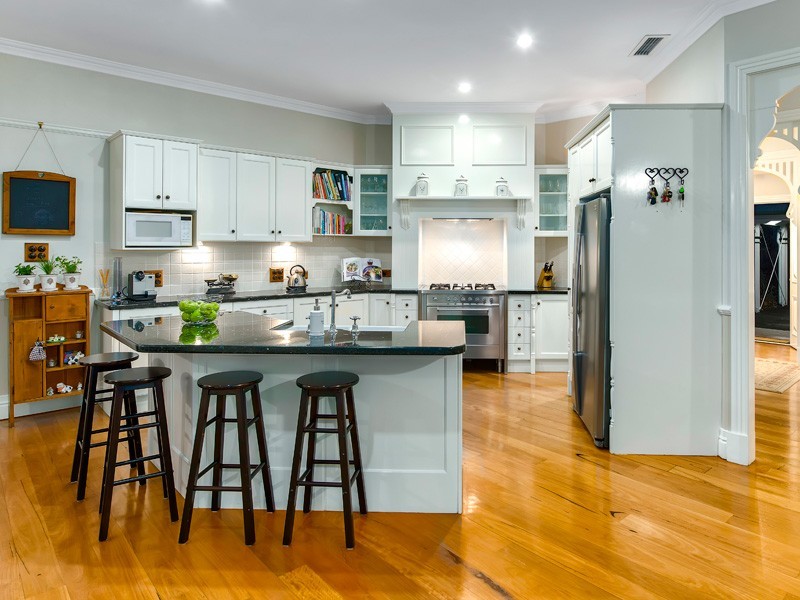 320 Old Farm Rd, Pullenvale QLD 4069