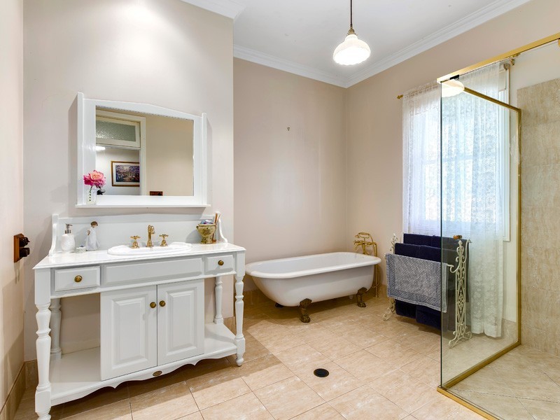 320 Old Farm Rd, Pullenvale QLD 4069