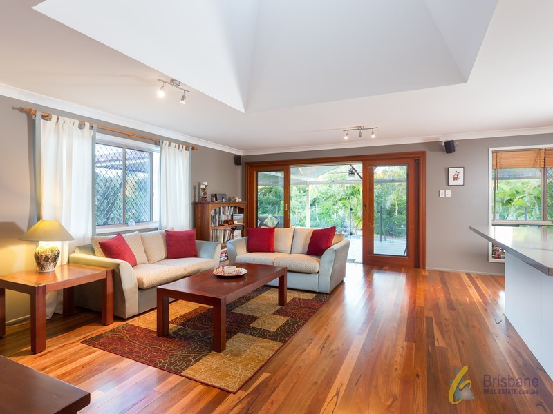 5 Ironbark Place, Bellbowrie QLD 4070