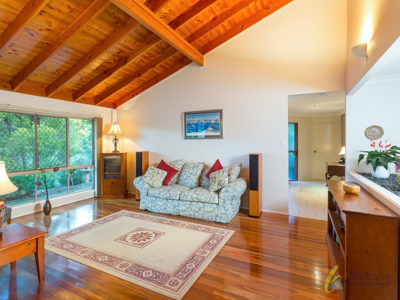 5 Ironbark Place, Bellbowrie QLD 4070