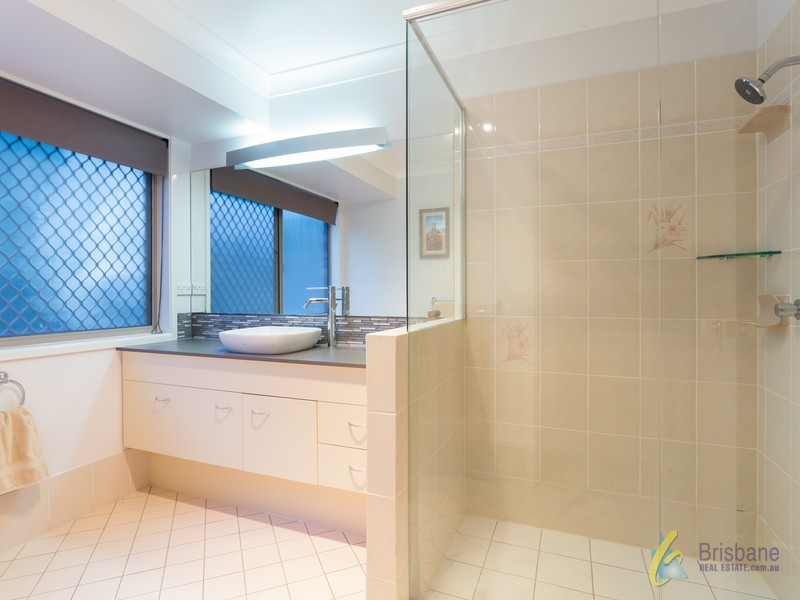 5 Ironbark Place, Bellbowrie QLD 4070