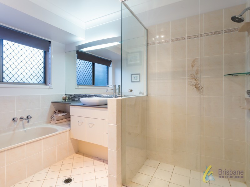 5 Ironbark Place, Bellbowrie QLD 4070