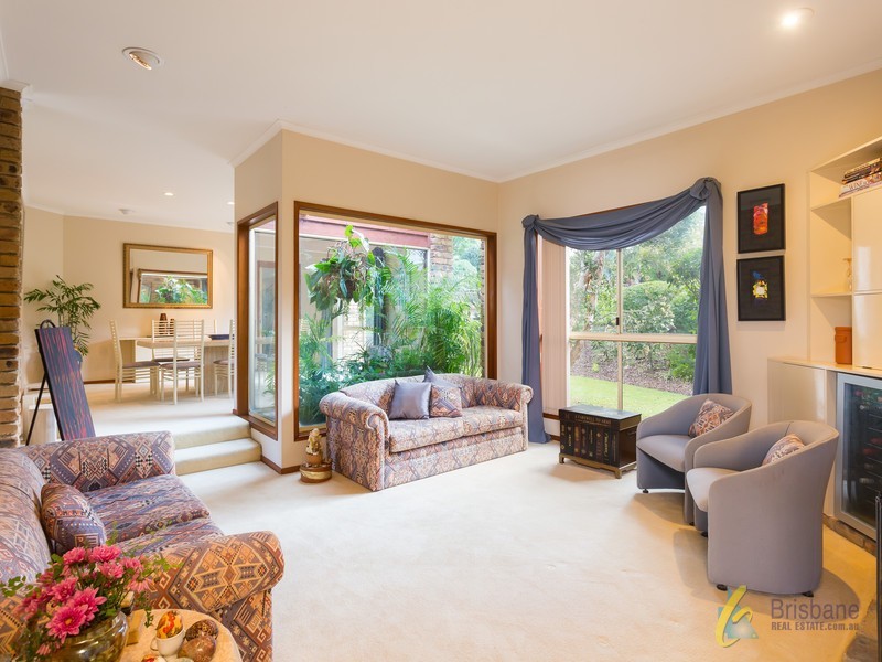 4 Kenny Court, Mount Ommaney QLD 4074