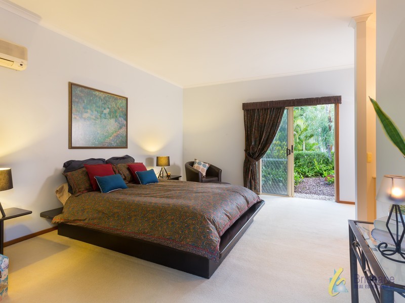 4 Kenny Court, Mount Ommaney QLD 4074