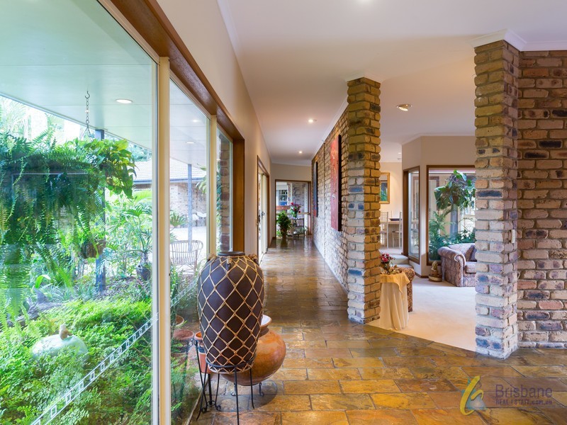 4 Kenny Court, Mount Ommaney QLD 4074