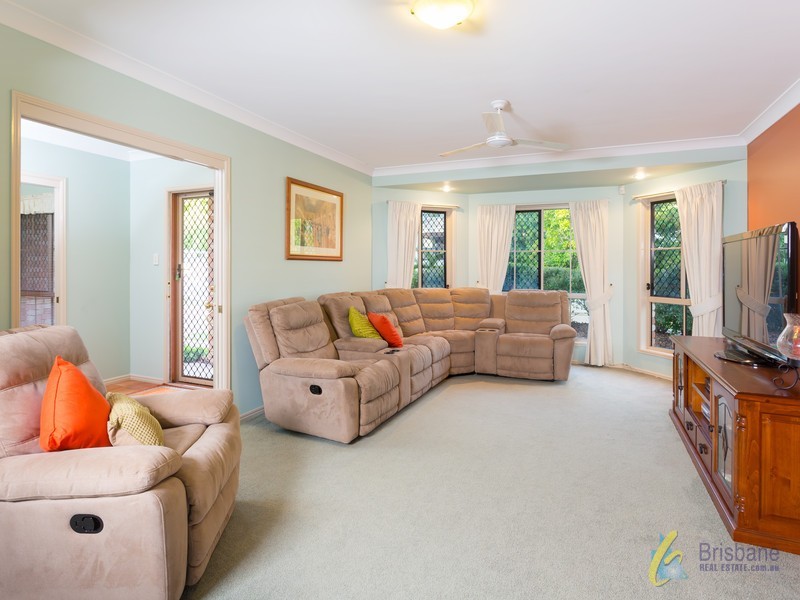 4 Malvern Pl, Forest Lake QLD 4078