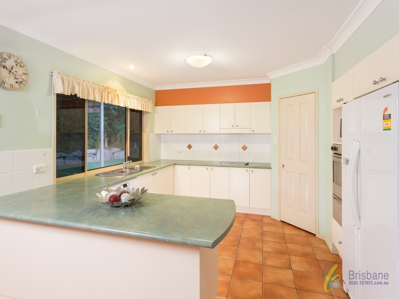 4 Malvern Pl, Forest Lake QLD 4078