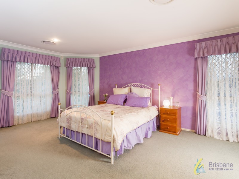 4 Malvern Pl, Forest Lake QLD 4078