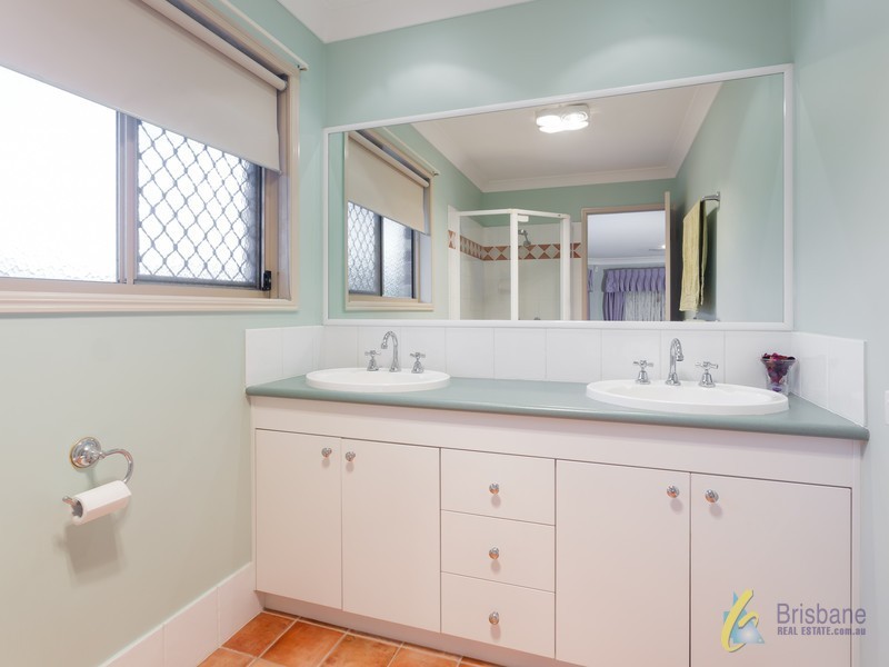 4 Malvern Pl, Forest Lake QLD 4078