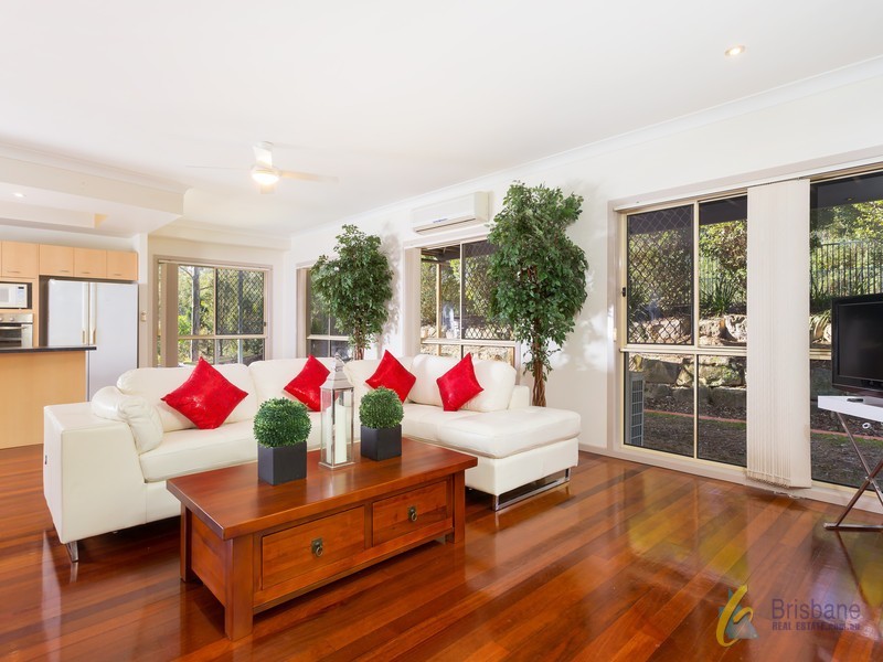 15 Walker Place, Pullenvale QLD 4069