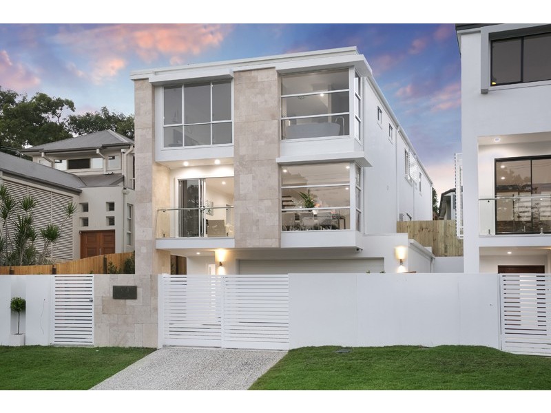 108 Ninth Avenue, St Lucia QLD 4067