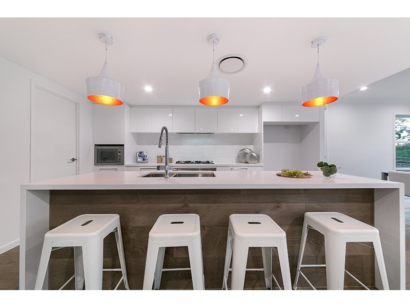 108 Ninth Avenue, St Lucia QLD 4067