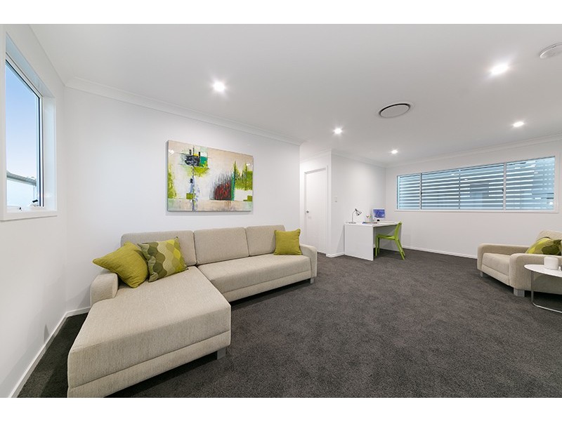 108 Ninth Avenue, St Lucia QLD 4067