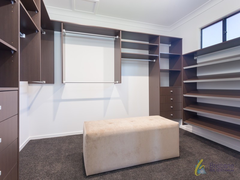 108 Ninth Avenue, St Lucia QLD 4067