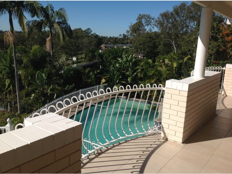 4 Macquarie Court, Mount Ommaney QLD 4074