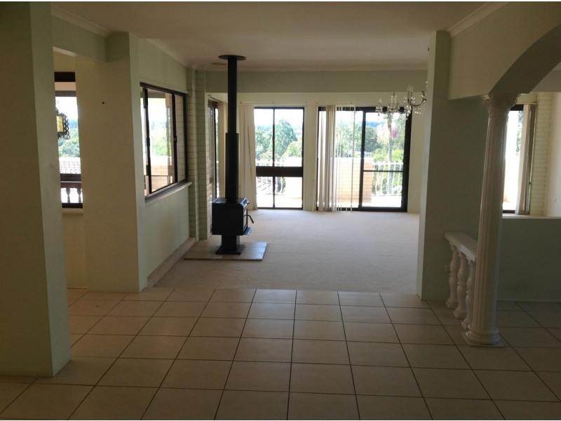 4 Macquarie Court, Mount Ommaney QLD 4074