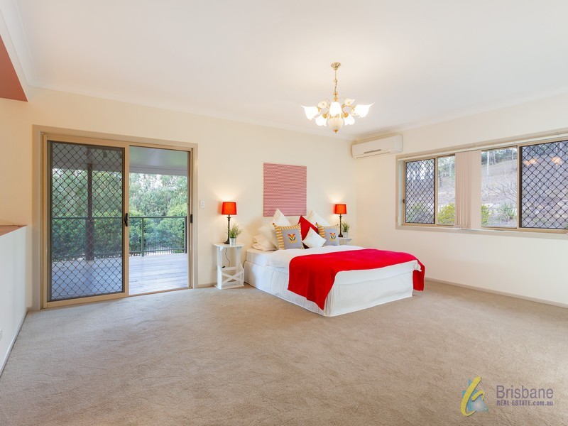 15 Walker Place, Pullenvale QLD 4069
